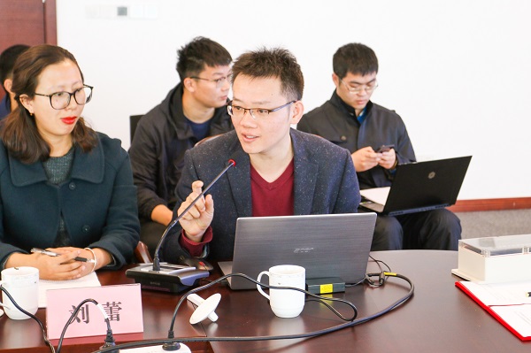 1555318964461817.jpeg 图4 金年汇金字招牌官网入口海上装备与系统研究所副所长王鸿东介绍中国智能船艇挑战赛“海上争锋”竞赛方案.JPEG